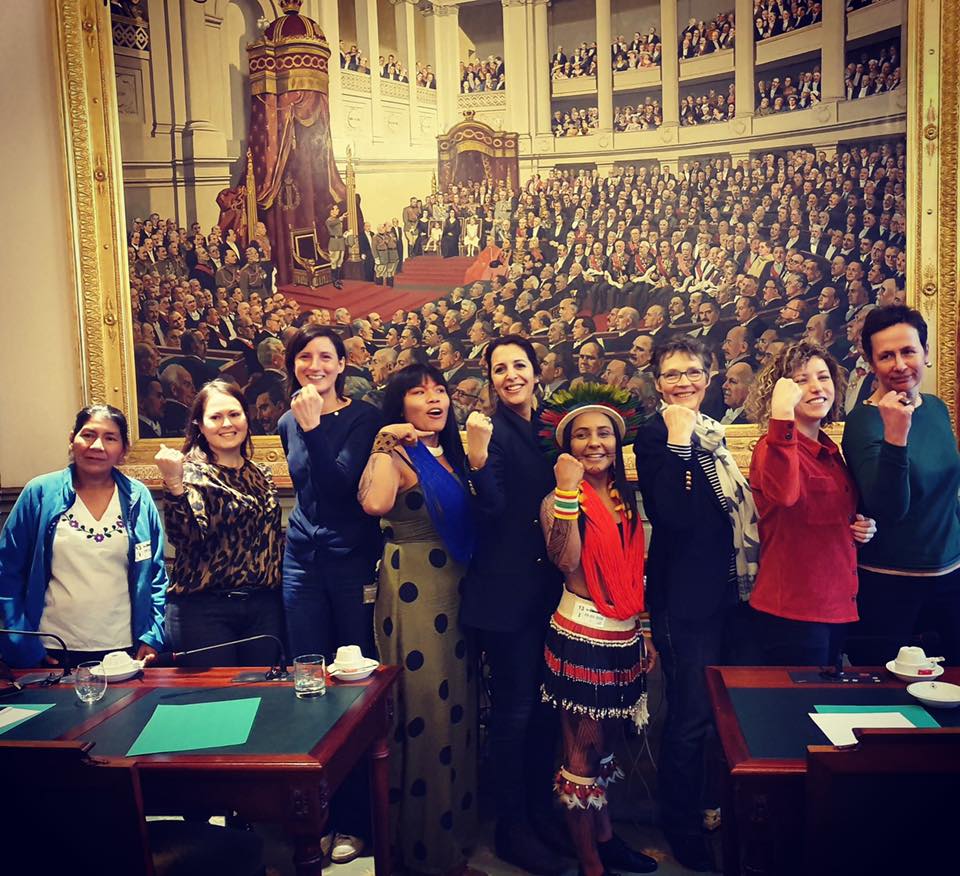 Photo prise à l’occasion d’une rencontre au Parlement avec des militantes écoféministes d’Amérique du Sud